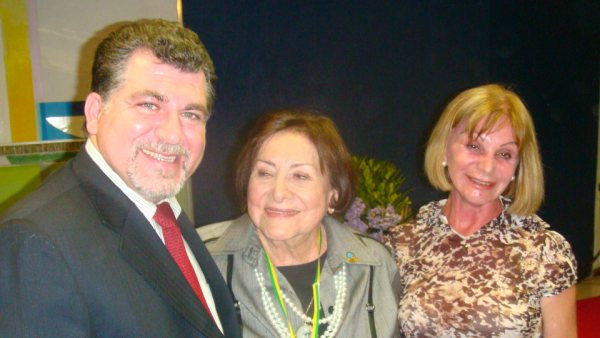 Com Embaixador da Síria (Ghassan Obeid) e Sarah Abrahão ( 50 anos de serviços), dia 13/06/2010