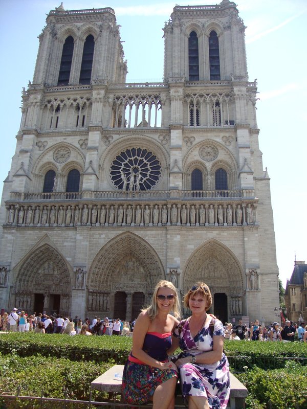 Notre Dame com Taty