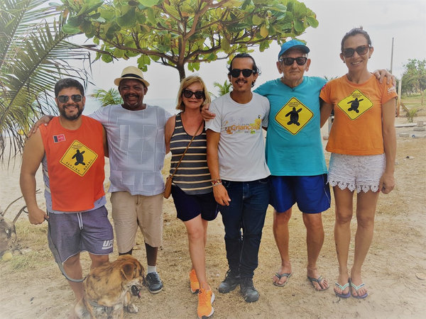 Com Rita S Mascarenhas, Sr. Alvaro, Kleber, Geovan Rezende e outros da ONG Tartarugas \urbanas Guajiru - 05/12/2018
