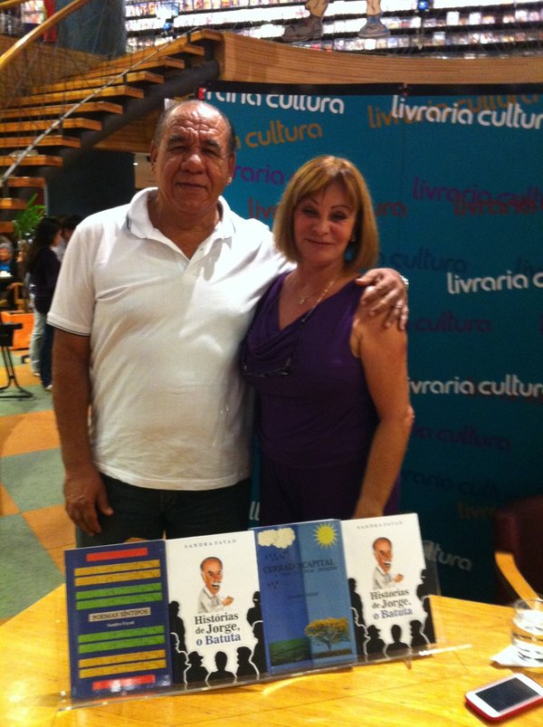 Dia 03/05/2013, foi o lançamento dos livros "Histórias de Jorge, o Batuta", "Poemas Síntipos" e "Cerrado Capital - A Vida em Duas Estações", em Brasília (DF), na Livraria Cultura do Shopping Iguatemi, sob a coordenação de Sueane Chaves e Raquel Zauli. 8